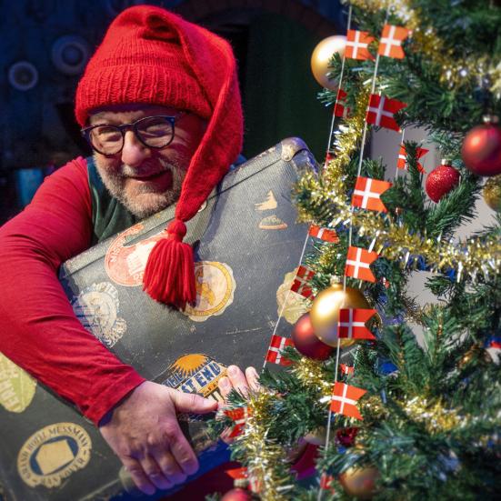 En sanselig forestilling med musik og interaktion for de mindste.