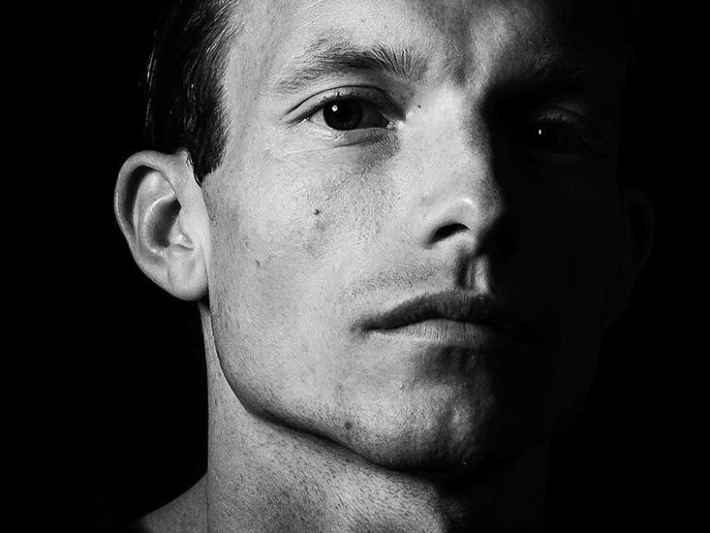 Fem år i Fremmedlegionen - på godt og ond. Foredrag med Simon Nielsen