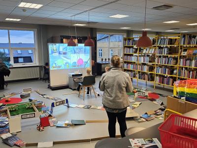 Mario Kart - kør ræs med Mario og Luigi i biblioteksrummet.